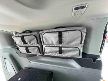 Montierte Packtaschen im Fahrzeug in der Farbe hellgrau
